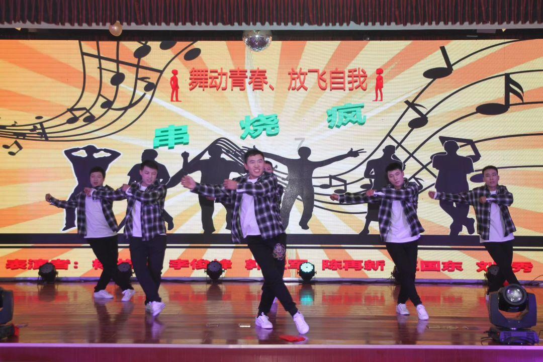 逃离废弃火车站
